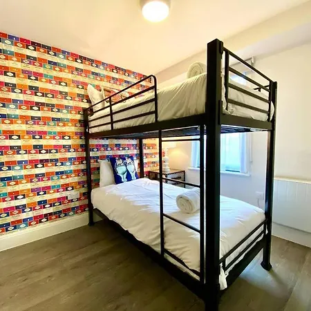 Stunning 3 Bedroom Penthouse Apartment - Free Parking & Wifi - 1 Minute Walk To Poole Quay - Great Location - Free Parking - Fast Wifi - Smart Tv - Newly Decorated - Sleeps Up To 6! Close To Poole & Bournemouth & Sandbanks Esterno foto